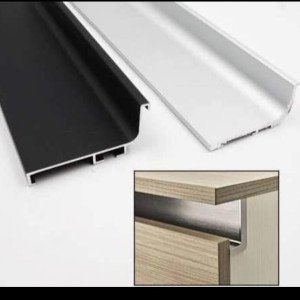 قطاعات المنيوم  ومقابض بلتان